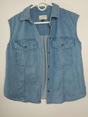 Women's sleeveless denim button-down shirt